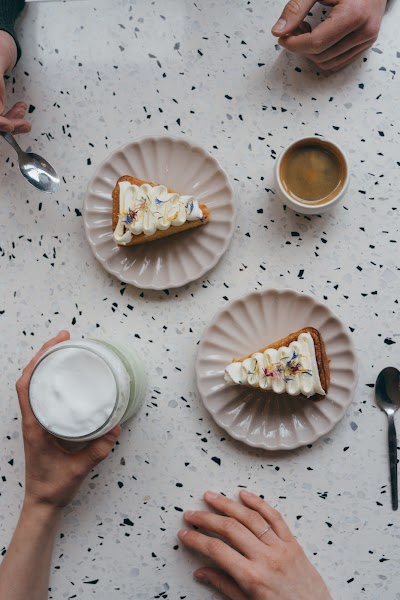 GOOD COFFEE.
GOOD LUNCH.
GOOD MOMENTS.